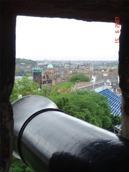 Pháo tầng 2 nhìn ra khu The Royal Mile