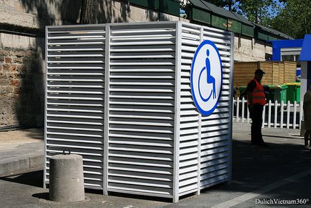 Toilette dành cho người tàn tật