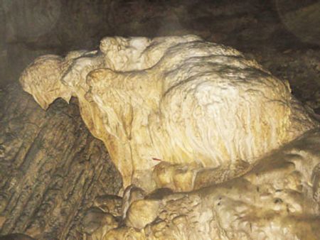 Khối đá hình người đàn bà