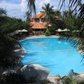 Khách sạn The Beach Resort