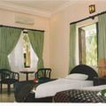 Khách sạn Bốn Biển