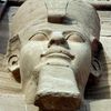 Tượng và những bức phù điêu của Pharaong