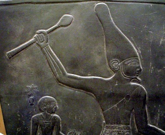 Tượng và những bức phù điêu của Pharaong