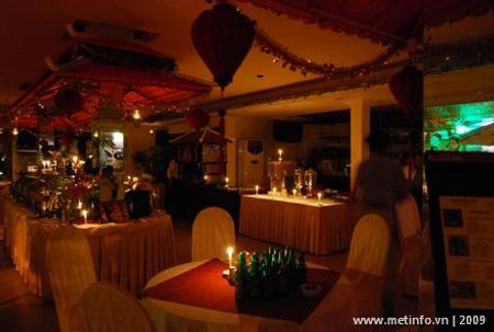 Khu vực nhà hàng ấm cúng lạ thường