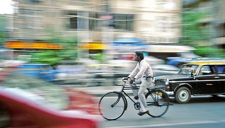 Xe đạp là phương tiện thông dụng ở Mumbai