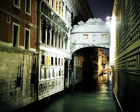 Một chiếc cầu vô danh ở Venice