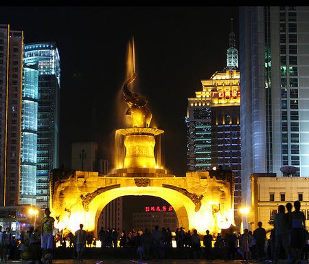 Quãng trường ngũ tượng