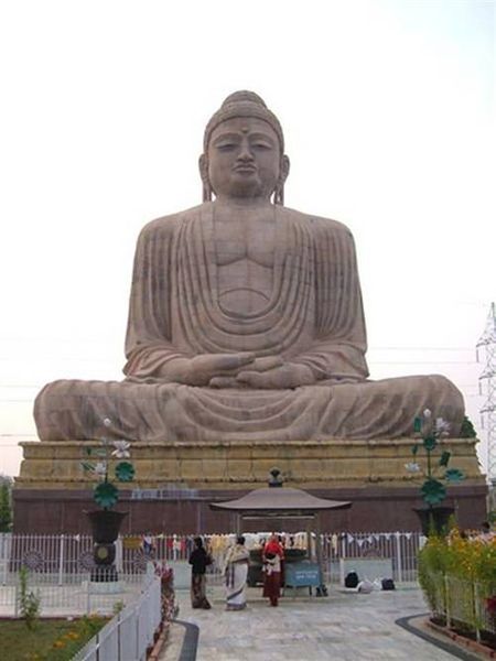 Một tượng phậ tại đền