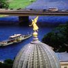 Một biểu tượng trên nóc vòm nhà ở Berlin