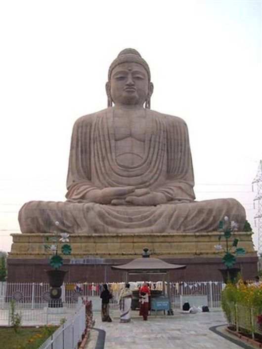 Tượng phật khổng lồ tại đền  