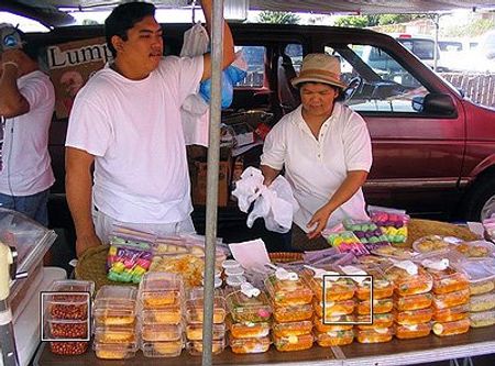 Những gian hàng của người châu Á khá nhiều ở đây