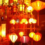 Ánh sáng rực rỡ của đèn lồng làm cho ai chiêm ngưỡng cũng phải ngây ngất. 