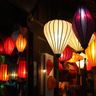 Hội An đẹp hơn khi lung linh trong ánh đèn đêm. 