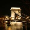 Cầu xích là chiêc cầu treo bắc qua dòng sông Danube, nối bờ Buda với bờ Pest.