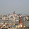 Nhà Quốc hội với kiến trúc thuộc hàng đẹp nhất thế giới nằm bên bờ Pest của sông Danube.