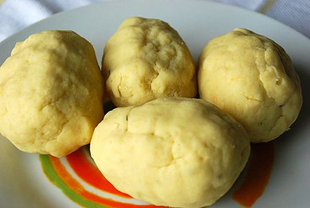 Rồi nắm lại thành từng nắm để qua một bên