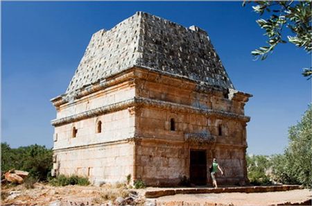 Một lăng mộ tại Al Bara, một trong những thành phố chết ở Syria, Sept
