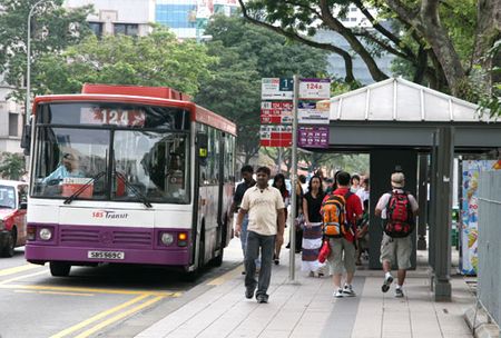Những trạm xe bus với những biển hiệu chỉ dẫn cụ thể cho hành khách.