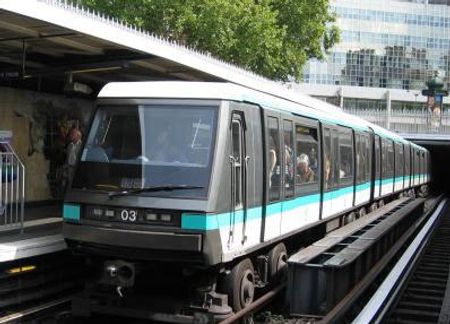 Line 1 là hệ thống tàu điện ngầm lâu đời nhất ở Pháp