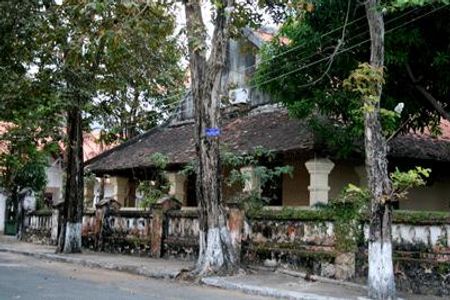 Những ngôi nhà cổ không người