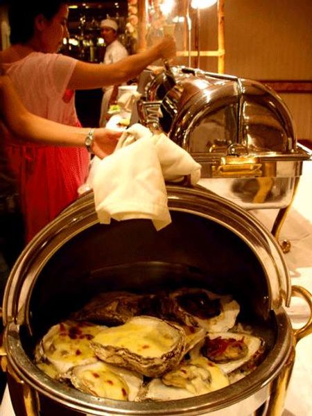 Buffet tại khách sạn Duxton - TP. Hồ Chí Minh