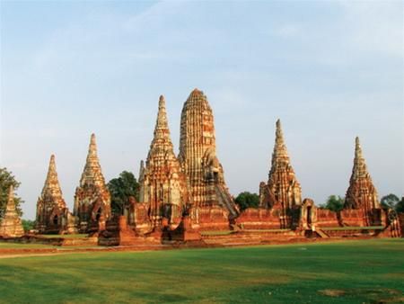 Những ngọn tháp hoang phế