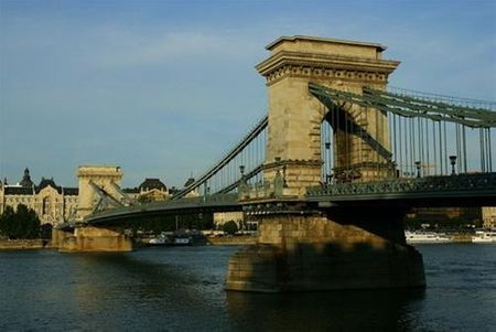 Cầu Xích không chỉ đảm nhận vai trò quan trọng trong giao thông ở thủ đô, mà còn là nơi diễn ra các  hoạt động văn hóa thú vị hằng tuần