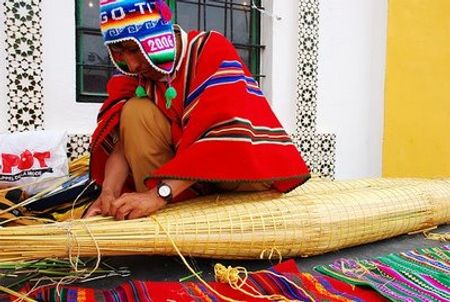 Làm đồ thủ công trên đảo