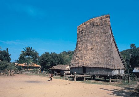 Làng cổ K’Tu — Kon Tum