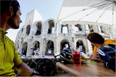 Đấu trường La Mã ở Arles (thành phố thuộc tỉnh Bouches-du-Rhône và vùng Provence-Alpes-Côte d