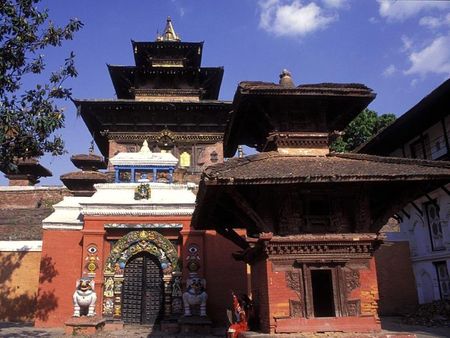 Những ngôi đền cổ trên đường phố Katmandu