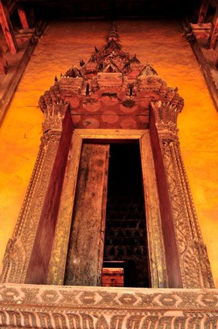 Một góc trong khuôn viên chùa Sisaket.