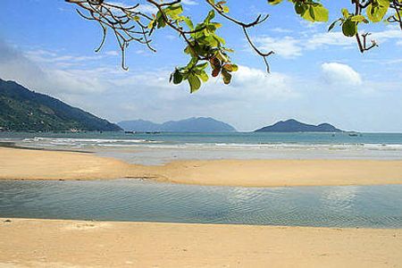 Biển xanh Cà Ná.