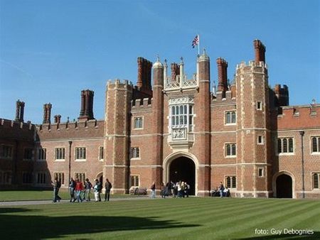 Lâu đài vẫn giữ nguyên trạng kiến trúc và phong cách từ thời Henry VIII tu sửa