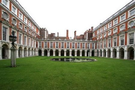Lâu đài khoái khẩu vị Vua lừng lẫy Henry VIII có đến hàng nghìn phòng