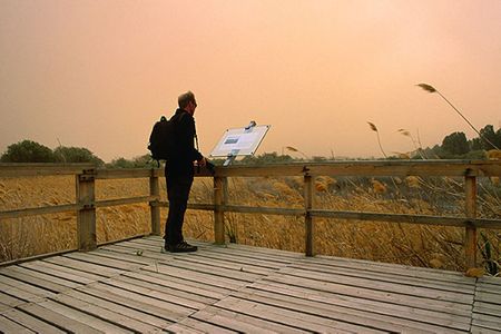 Du khách dừng chân ngắm cảnh tại Azraq Wetlands.