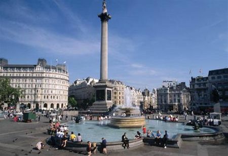 Quảng trường Trafalgar với tượng đài Nelson’s Column