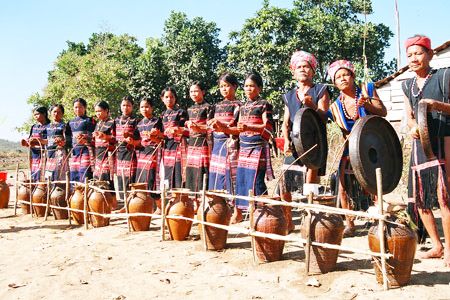 http://du-lich.chudu24.com/f/d/090711/nhieu-hoat-dong-tai-festival-cong-chieng-quoc-te-gia-lai.jpg