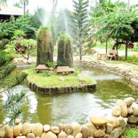 Hồ cá cảnh trong khu nghĩ mát - Phố Hội Riverside Resort