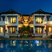 POOL VIEW NIGHT - Southern Hotel & Villa