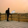 Du khách dừng chân ngắm cảnh tại Azraq Wetlands.
