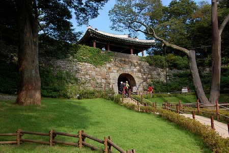 Ngọn núi Namhansan nổi tiếng bởi vẻ đẹp suốt bốn mùa trong năm.
