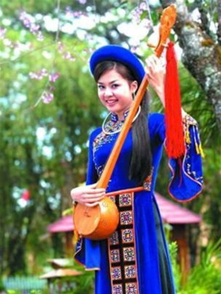 Cây đàn tính và lời hát Then