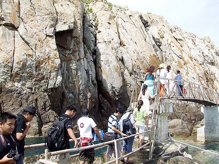 Đây là một trong những địa điểm du lịch hấp dẫn, được Nha Trang đưa vào phục vụ du khách từ năm 2001.