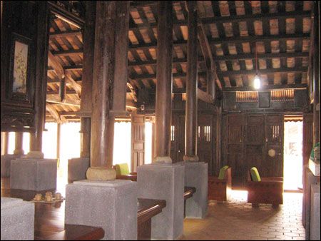 Một góc bên trong khu nhà cổ