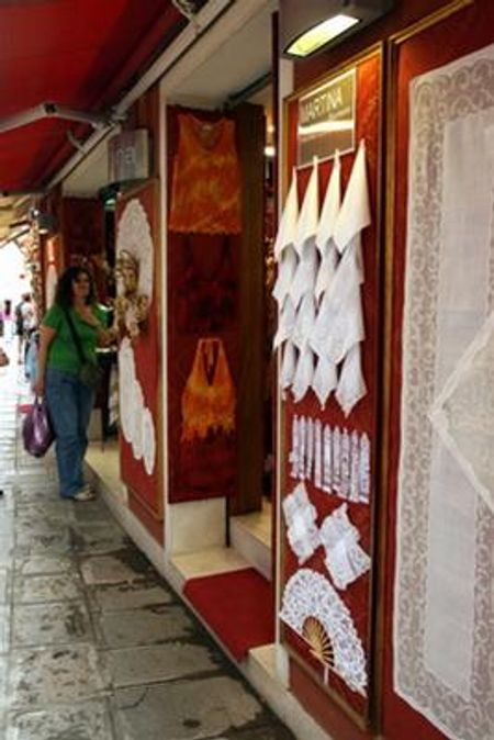 Sản phẩm truyền thống - vải đăng ten