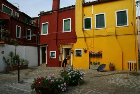 Sân chơi trong một khu nhà ở Burano