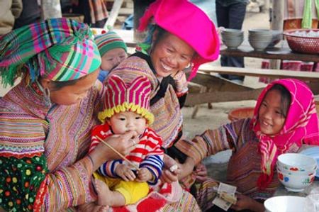 Đi chợ là cái cớ để mọi người giao lưu, gặp gỡ.