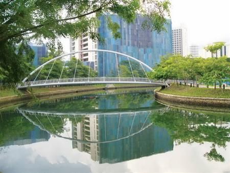Cầu Jiak Kim có hình dáng như một cung đàn, được xây dựng năm 1999