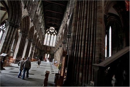 Giáo đường Glasgow, một nhà thờ hình vòm được xây dựng cách đây 6 thế kỷ và cũng là tòa nhà lâu đời nhất thành phố